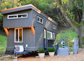Cette Tiny House sur roues dispose d’un comptoir/bar ! Tiny House Basic