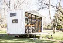 L’Atlas une tiny house avec terrasse pivotante Atlas tiny house