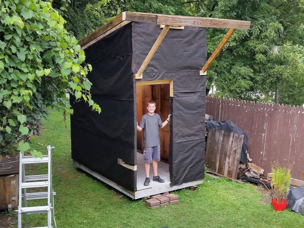 A 13 ans il construit sa propre tiny house