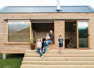 Une famille de 5 personnes vit dans cette magnifique tiny house Hawkes Bay tiny house