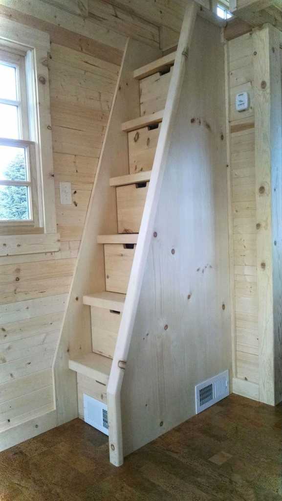 Escalier gain de place avec tiroirs