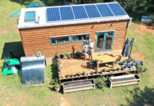 Ce couple a construit une tiny house sur roues autonome Ce couple a construit une tiny house sur roues autonome