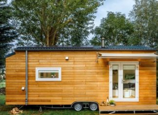 Cindy et Joey ont auto-construit leur tiny house et prônent le minimalisme Cindy et Joey ont auto-construit leur tiny house exterieur