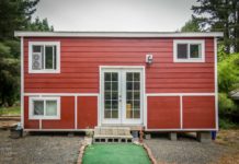 Tiny Red Bungalow – La Tiny House de Masha Tiny red bungalow face avant