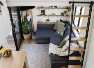 Cette tiny house familiale a un intérieur optimisé