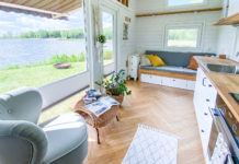 Mobi 04 une tiny house avec une grande ouverture mobi 04 baie vitrée