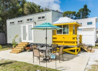 Yellow lifeguard une tiny house façon cabane de sauveteur lifeguard tiny house