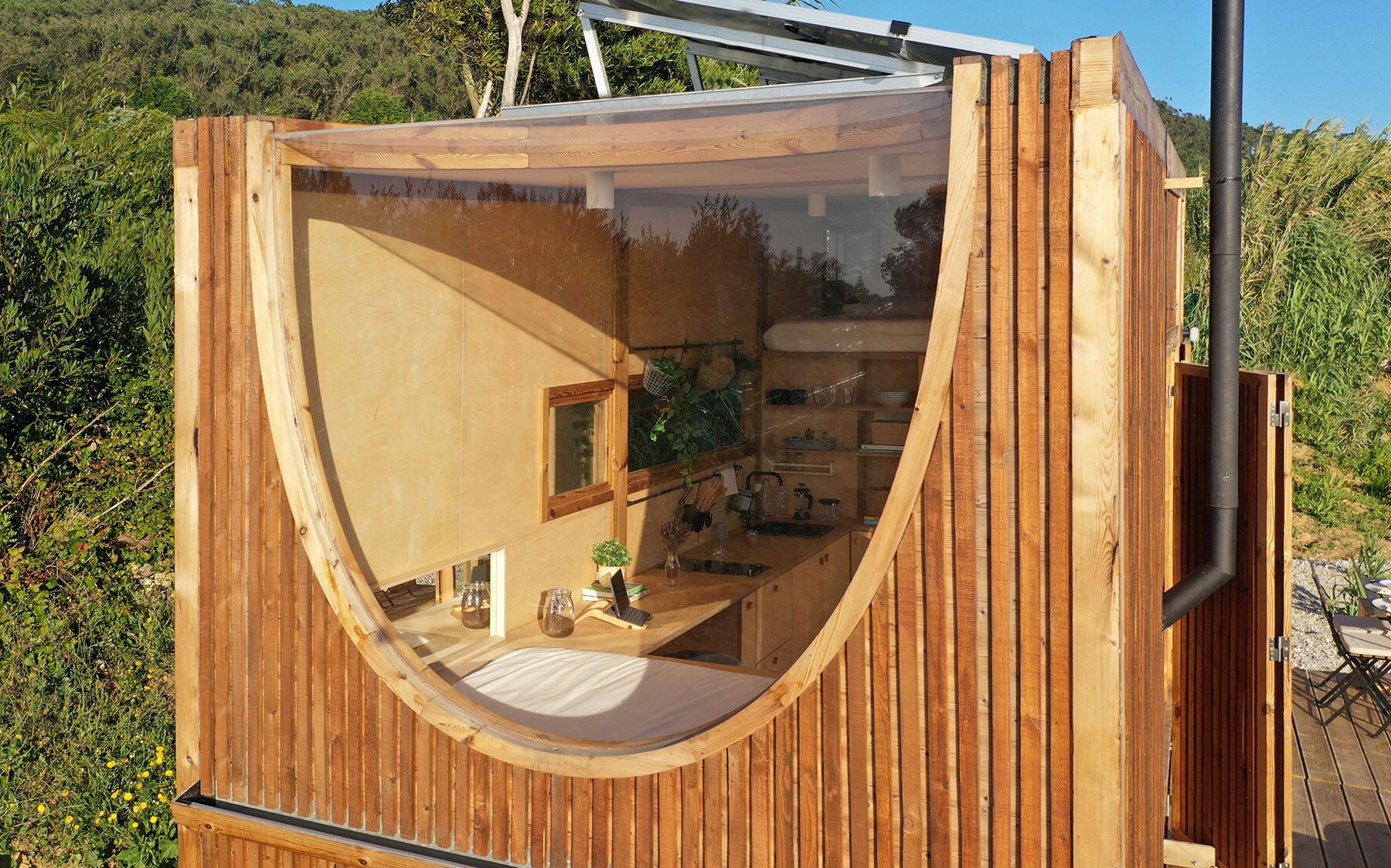 Ursa une tiny house autonome avec un design organique Plan + Vidéo