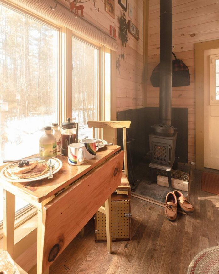 Une tiny house nichée au milieu des bois Tiny House France