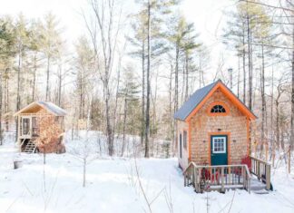 Une tiny house nichée au milieu des bois Crooked River Tiny house Maine