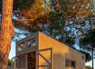 Cette tiny house hors réseaux appartient à un couple de retraités Adraga tiny house