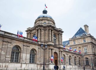 Proposition de loi : permettre la saisie et le transfert des habitations légères et irrégulièrement installées sur un terrain Proposition de loi : permettre la saisie et le transfert des habitations légères et irrégulièrement installées sur un terrain