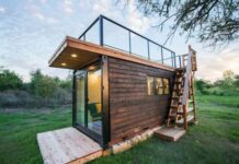 Une mini maison container avec toit terrasse Une mini maison container