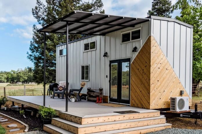 Ce Couple de Voyageur Conçoit et Construit une Tiny House