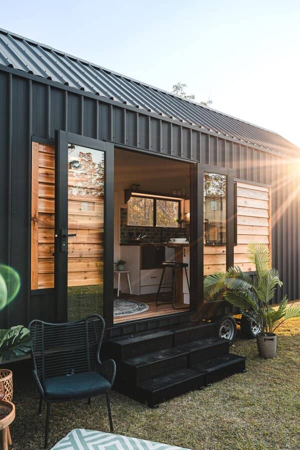 Cette tiny house offre 24m2 chaleureux et fonctionnel